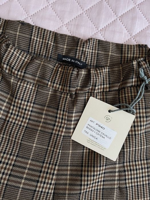 Pantaloni cu carouri