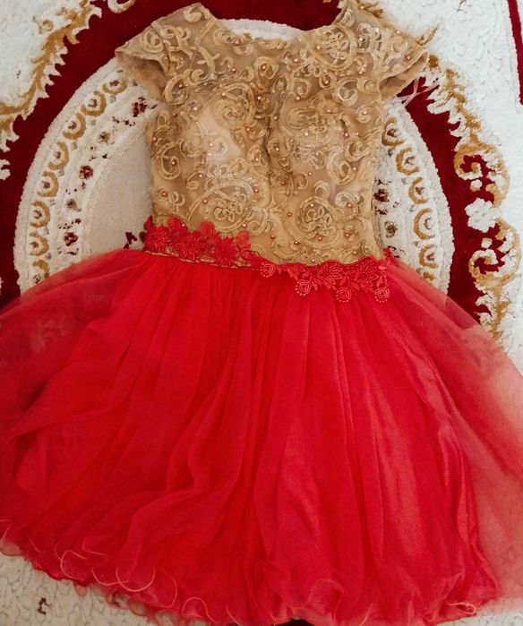 Vând rochiță purtata o singura data