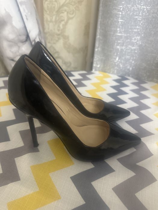 Черные лакированые туфли