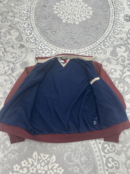 Продам ветровку TH