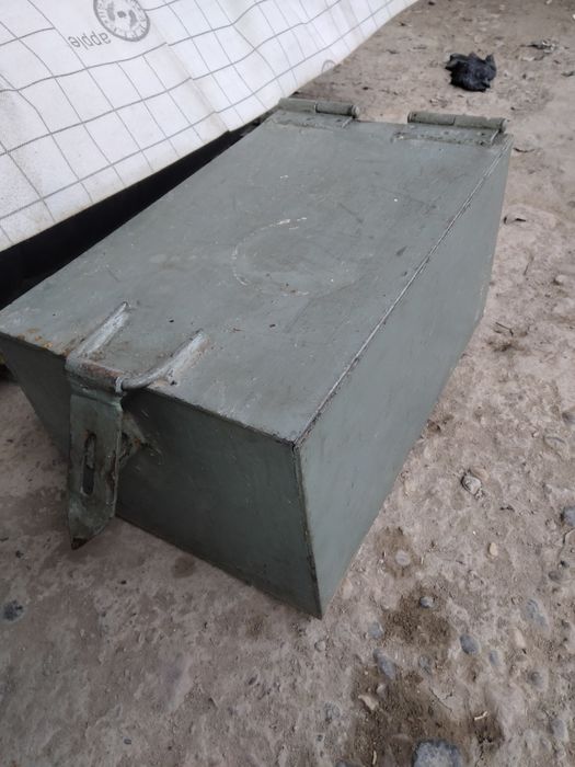 Сейф ящик железный