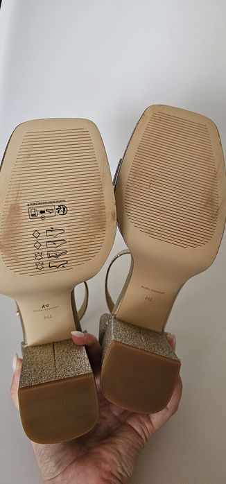 Michael Kors златисти сандали на ток