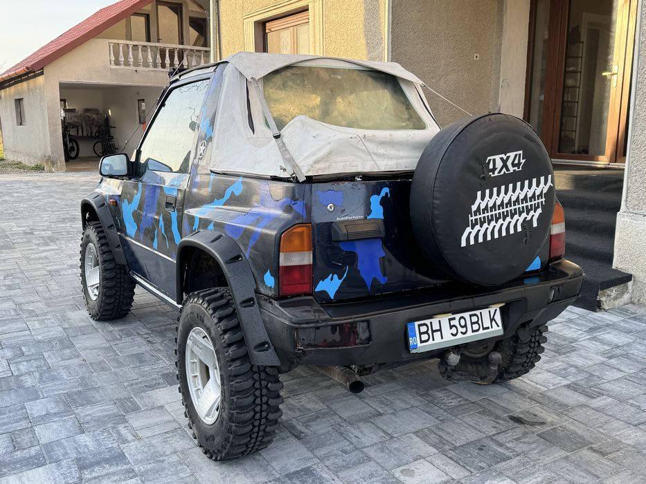 Suzuki Vitara 1.6 4x4 off road scurt bikini top