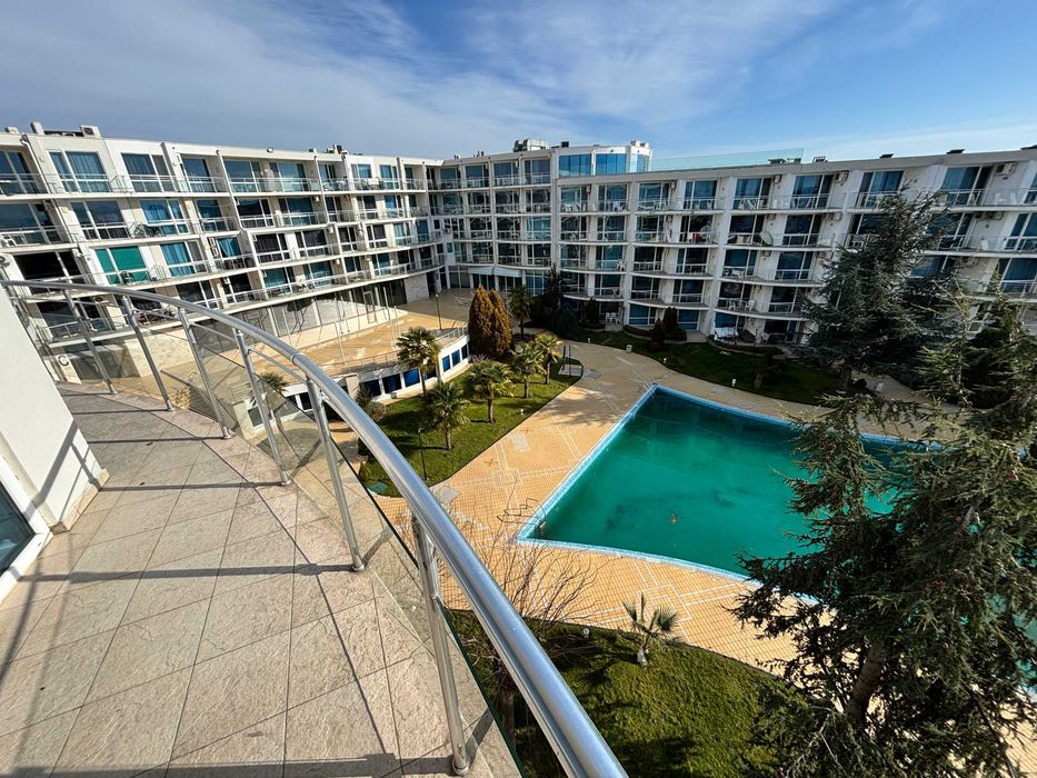 Тристаен апартамент за продажба в Атлантис, кв. Сарафово, Бургас