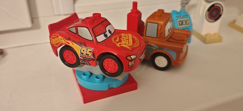 LEGO® DUPLO® - Ziua cursei lui Fulger McQueen (10924)
150 lei, set com