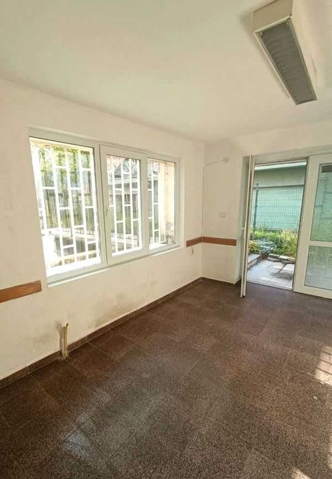 Дава се под наем Офис в Велико Търново, Център - 42 кв.м за 229.5 € - Снимка #1