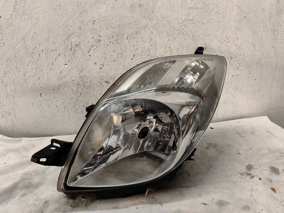 Оригинален фар Тойота Ярис Toyota Yaris