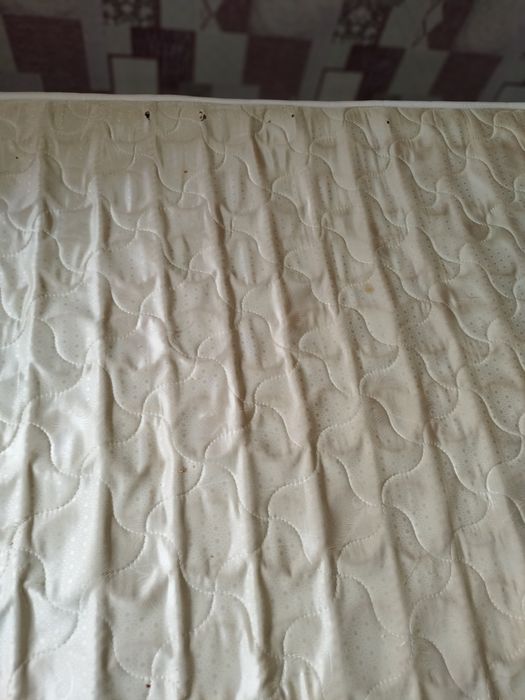 Кровать с матрасом