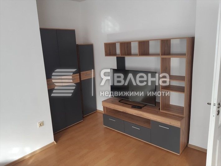 Дава се под наем Тристаен апартамент в Варна, Лятно кино Тракия - 92 кв.м за 615 € - Снимка #3