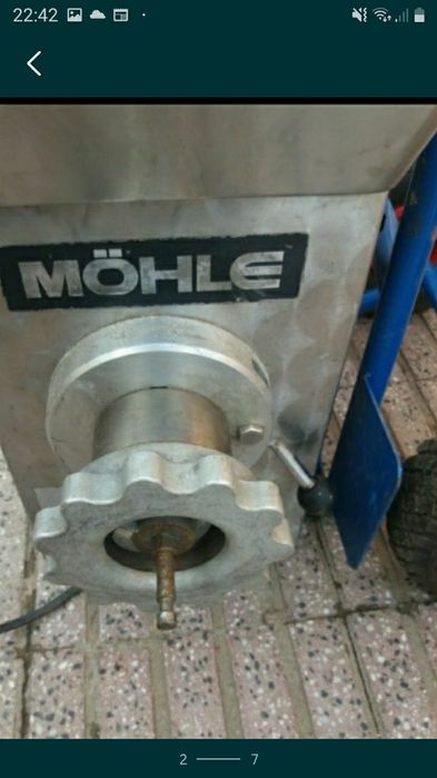 Mașină de tocat carne profesională  de inox preț.3200 lei