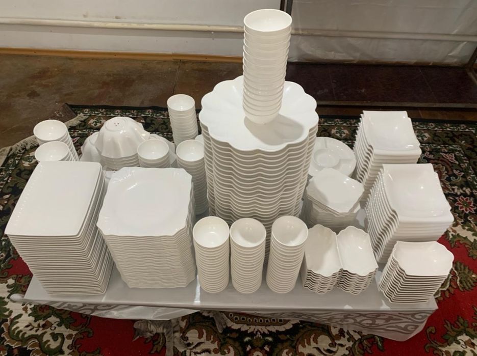 Палатка арендаға беріледі.   Газон, ыдыс-аягымен!