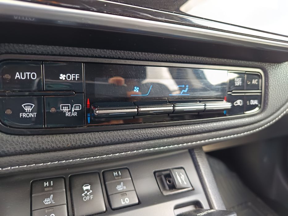 Vând Toyota Auris Hybrid an fab 2016 primă înmatriculare în 2017  109 000 km unic proprietar