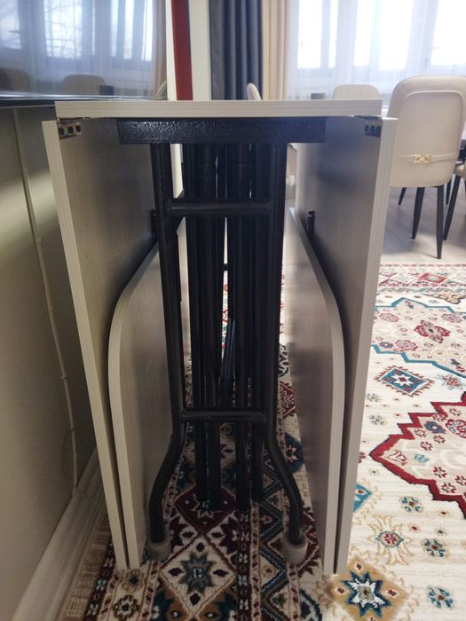 Продам стол книжку