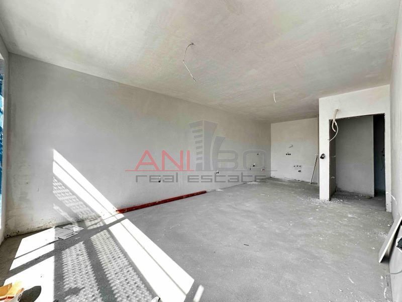 Продава се Двустаен апартамент в Варна, Цветен квартал - 71 кв.м за 1185 €/кв.м - Снимка #1