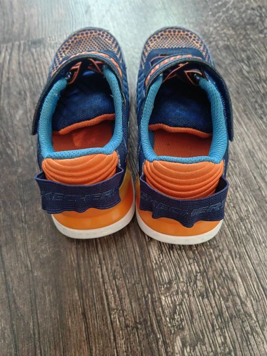 Пантофки  и маратонки Адидас момиче 28 номер