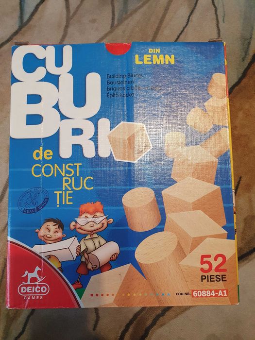 Excavator si cuburi lemn