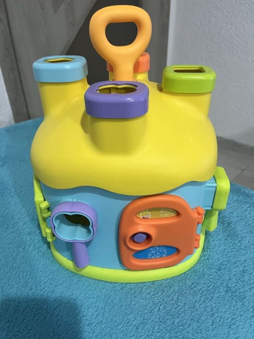 Продавам детска игра Сортер къща