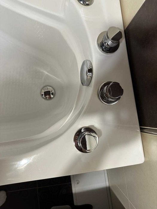 Продаю краны для ванной