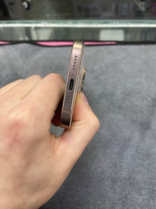 Iphone 16 pro desert