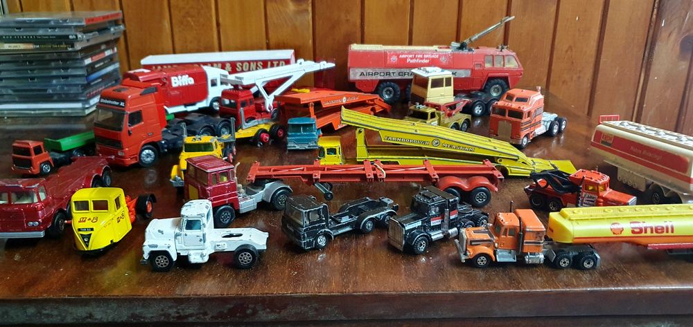 Matchbox Corgi Dinki и др. Винтидж колички влекачи камиони