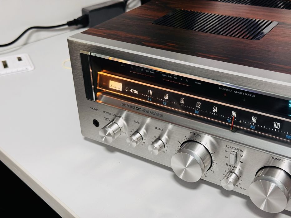 Amplificator/amplituner de colecție SANSUI G-4700,sunet deosebit-lemn