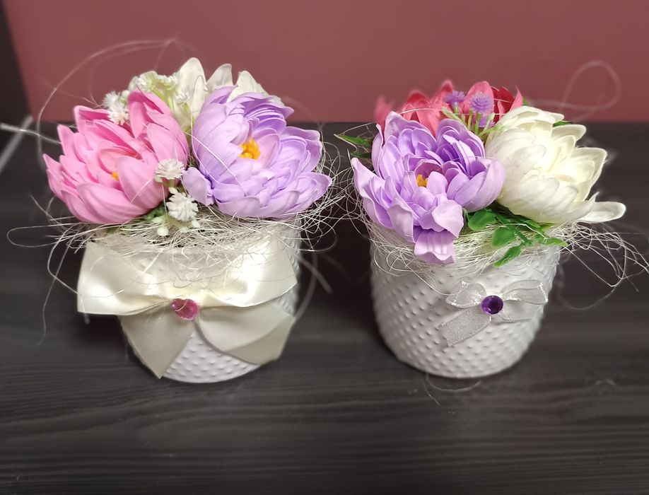 Кашпи със сапунени цветя