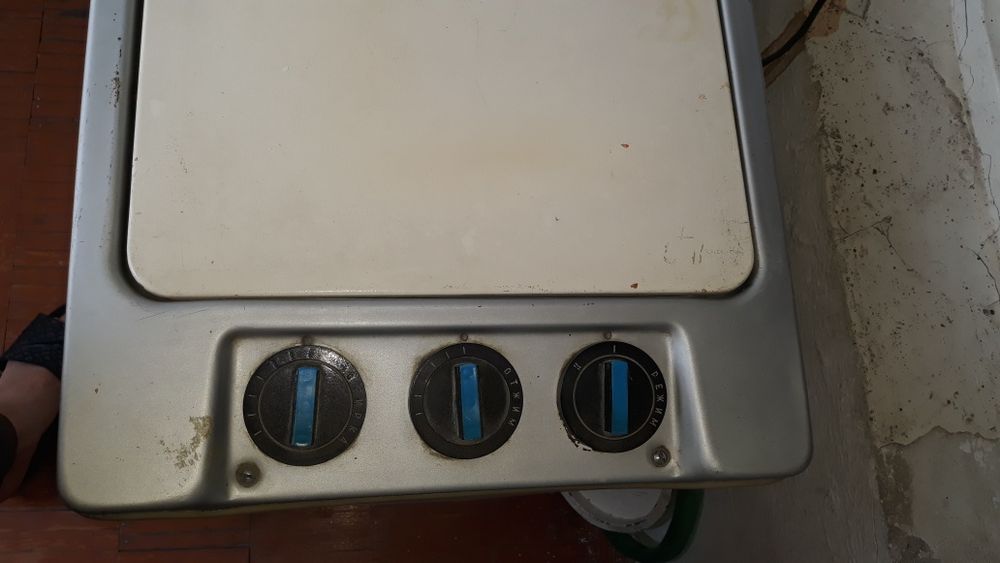 Продам полуавтомат стиральную машинку рабочую