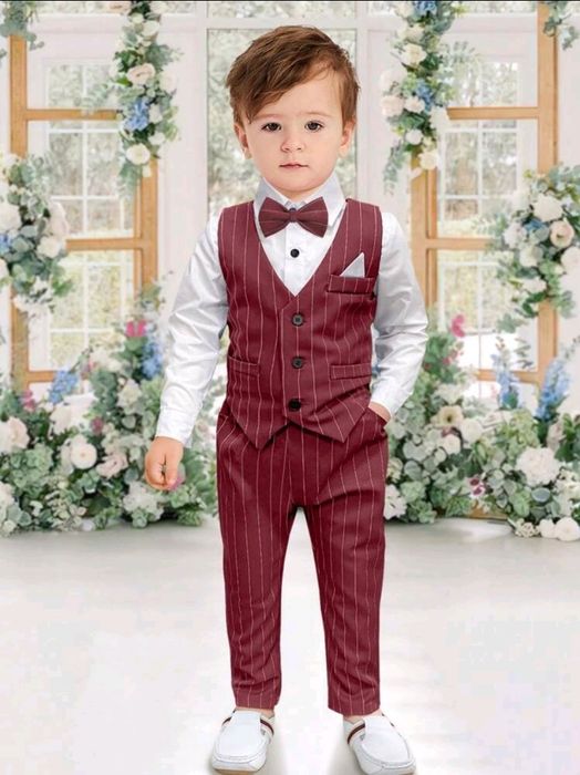 Червен костюм от 4 части за момче на 7 години