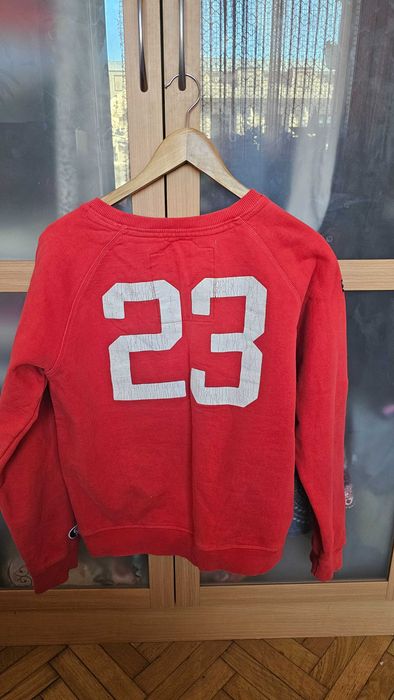 Vând bluză / sweatshirt Superdry League, cu interior pufos. M. Stare foarte bună. Preț 50 RON.