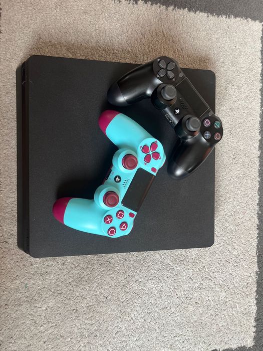 PlayStation 4 Slim 1 TB (CUH-2216A) + 2 controllere + 9 jocuri