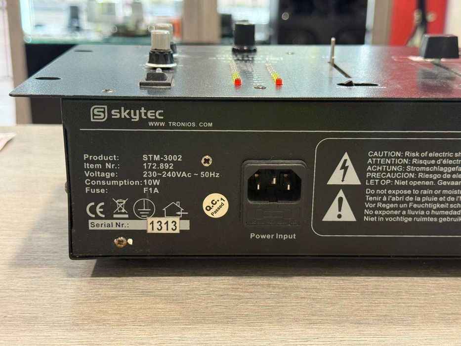 Skytec STM-3002 – DJ контролер