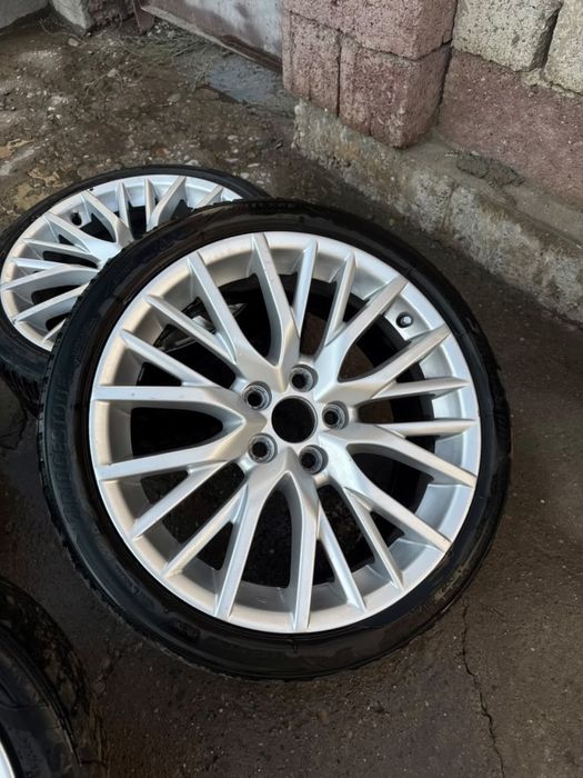 Диска p18 с покрышками  225/40/18