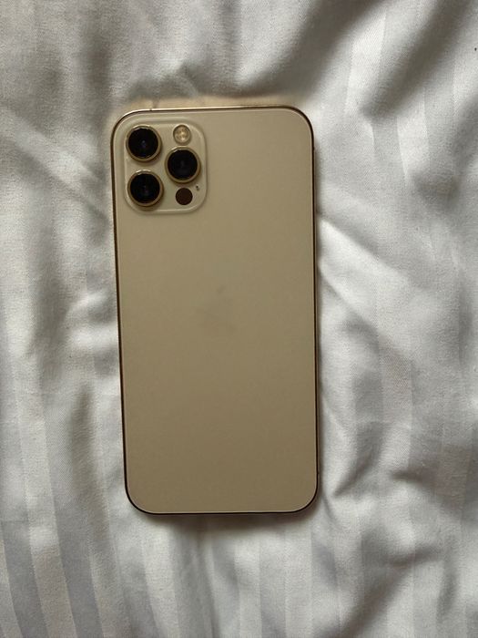 Telefon iphone 12 pro.
