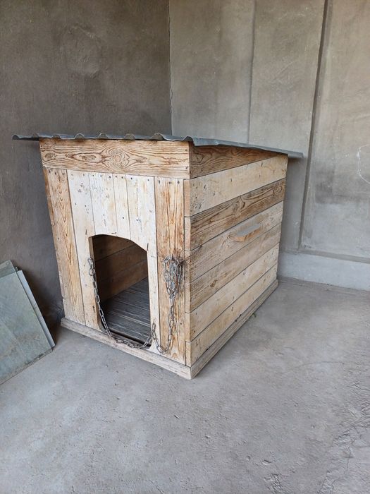 Katta kuchuklar uchun in