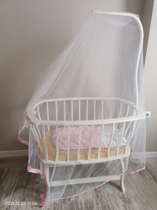 Продам манеж,качается.