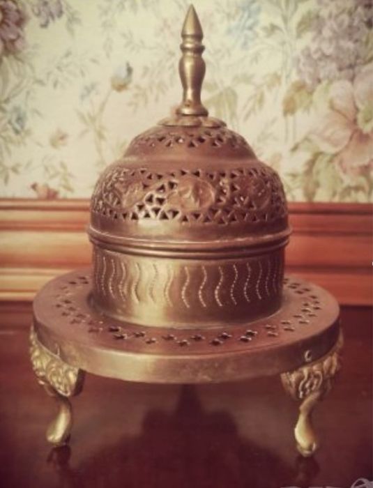 Антикварен съд ,кандило за миризми, благовонни масла, тамян и есенции