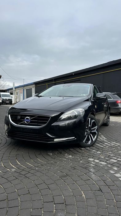 Volvo v40 D4 An 2015 ,190 HP Full Preț negociabil.