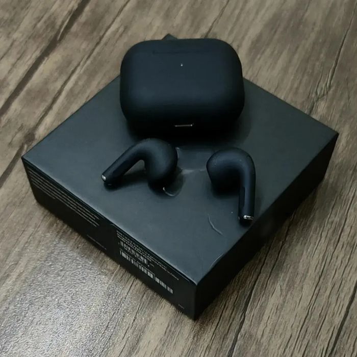 AirPods наушниктері