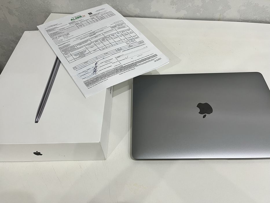 MacBook Air M1 (8/256) Space Grey — Куплен в Alser, чек и коробка