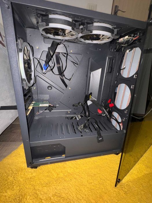 Carcasa MYRIA PC Gaming (3 ventilatoare incluse) + 1 cooler procesor (aer) + sursa 650W
