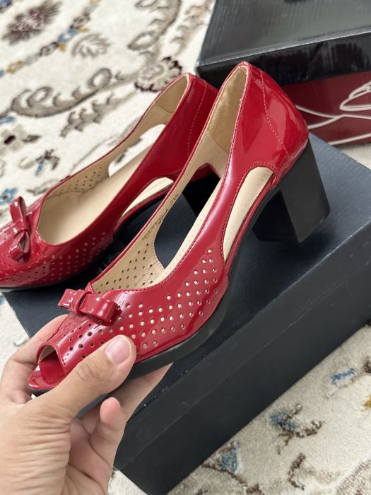 Продаю женские босоножки