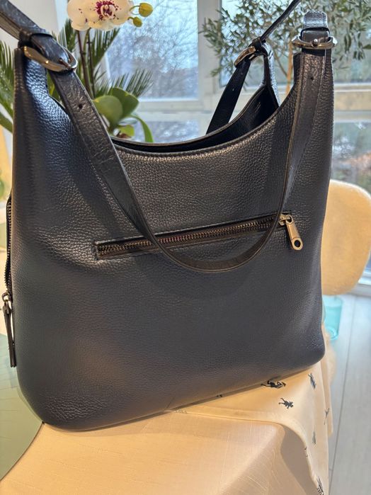 Изключително запазена и качествена кожена дамска чанта