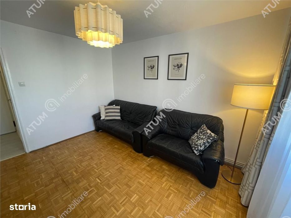 Apartament 3 camere decomandate si balcon inchis zona Strand Sibiu
