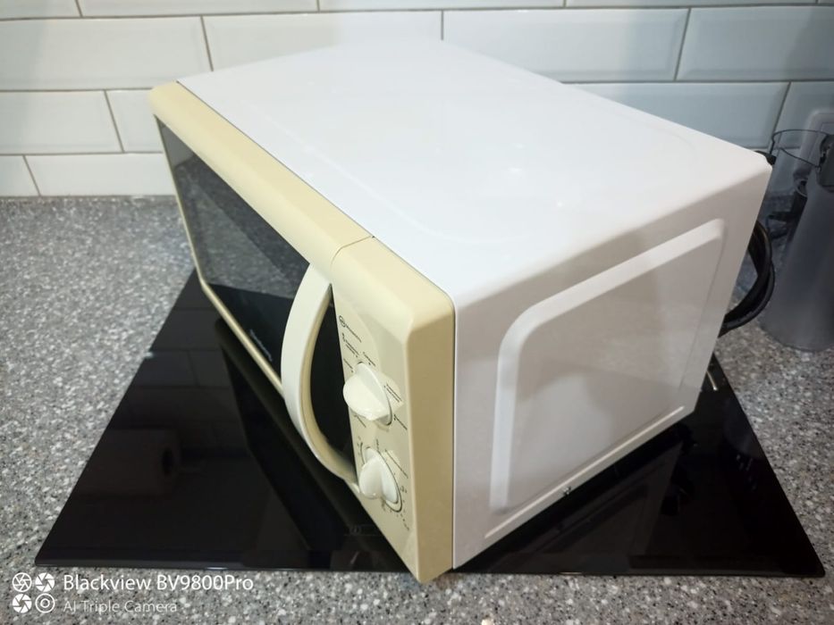 Микроволновка Elenberg.