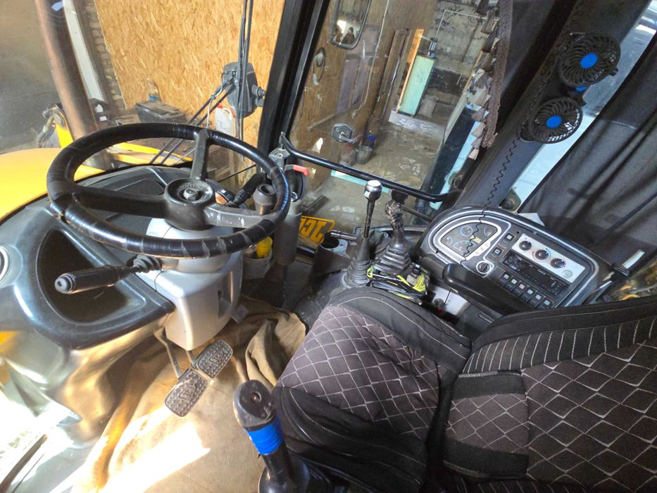 экскаватор-погрузчик JCB 3CX