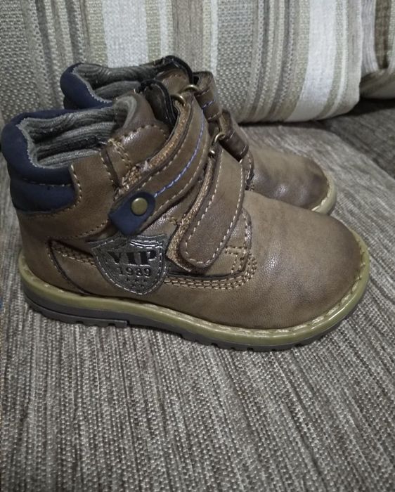 Продам весенние ботинки