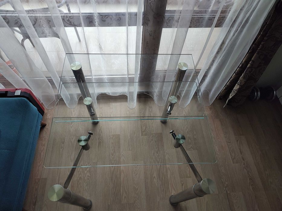 Стъклена трапезна маса