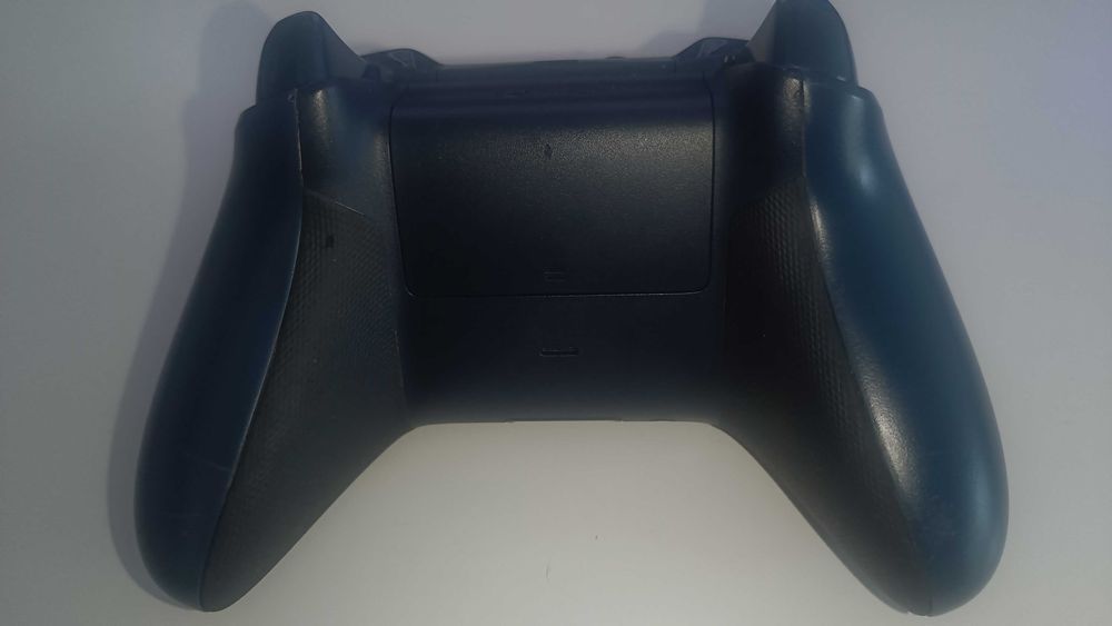 Продавам XBOX One контролери
