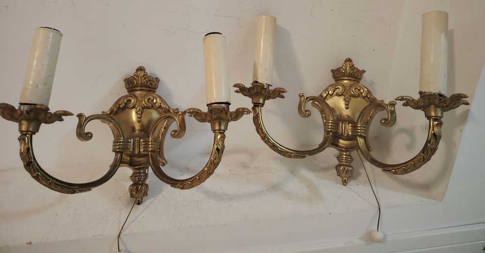 Superba pereche de aplice in stilul francez Louis din bronz masiv,pies