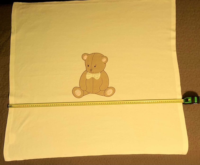 Patura pentru bebe (pufoasa, alba, cu broderie ursulet)